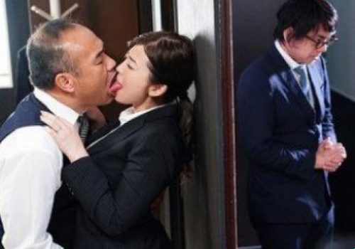 Cô vợ xinh đẹp bán thân cho sếp để trả nợ chồng