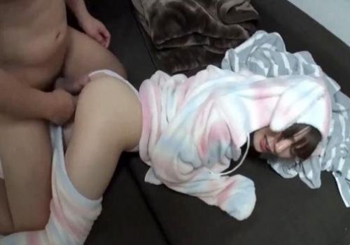 Mua dâm cô em nữ sinh dễ thương tuổi lớn